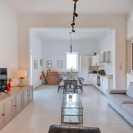 Beautiful Seafront 2 Bedroom With Breath-taking Views Bbri1-1 דירה