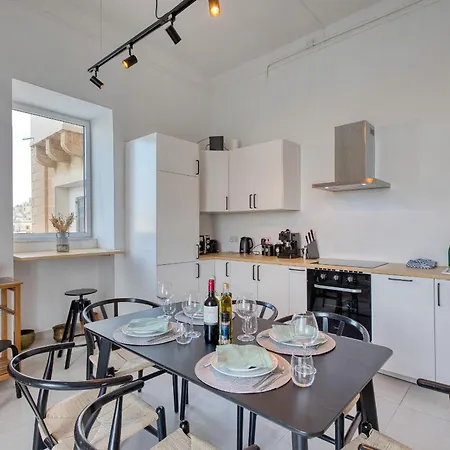 Beautiful Seafront 2 Bedroom With Breath-taking Views Bbri1-1 דירה *